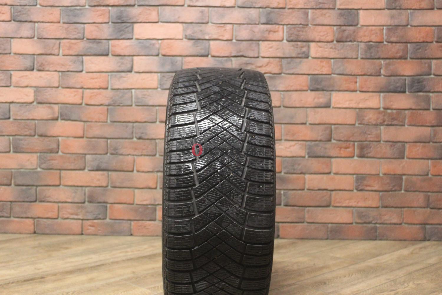 Зимние нешипованные шины R18 235/45 Pirelli Ice Zero FR бу Лип. (6-7 мм.)