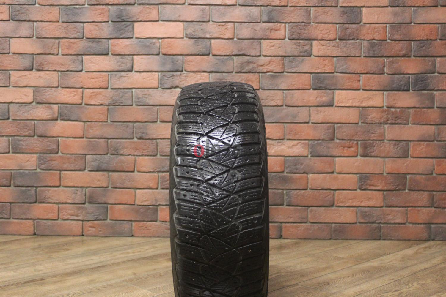 Зимние шипованные шины R16 205/60 Dunlop Ice Touch бу (6-7 мм.) остаток шипов 0-25%