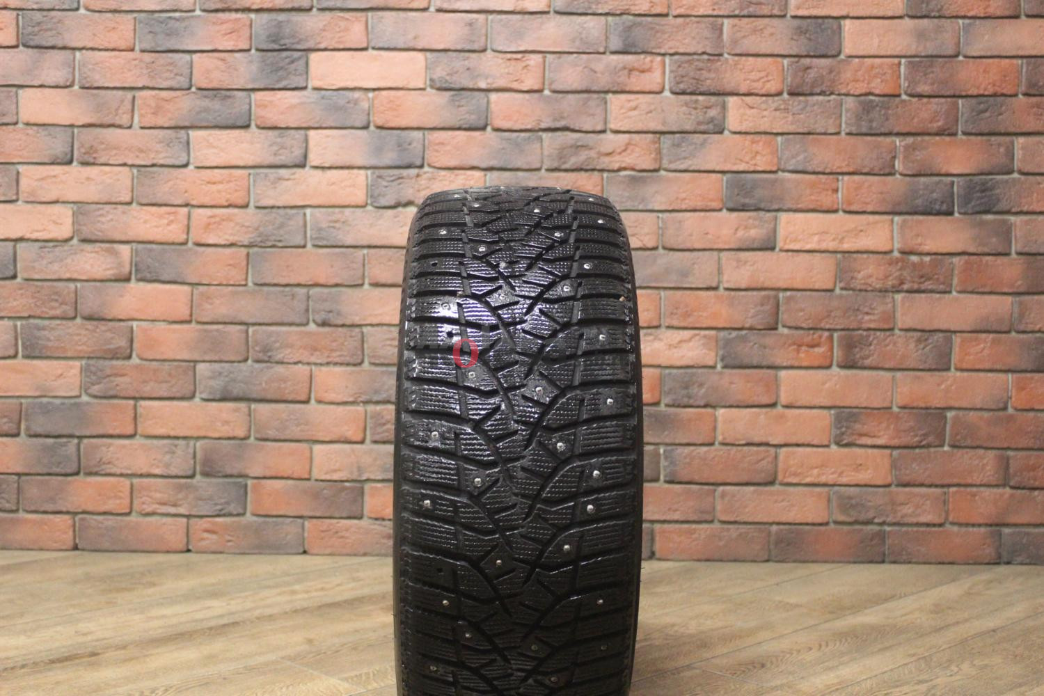 Зимние шипованные шины R17 225/45 Bridgestone Blizzak Spike-02 бу (8-9 мм.) остаток шипов 70-100%