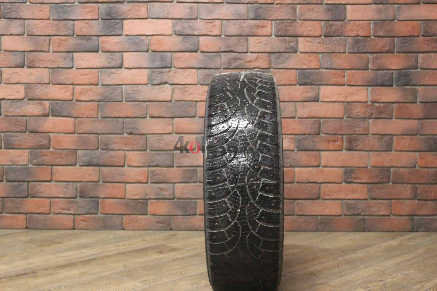 Зимние шипованные шины R15C 195/70 Bridgestone Noranza Van бу (6-7 мм.) остаток шипов 70-100%
